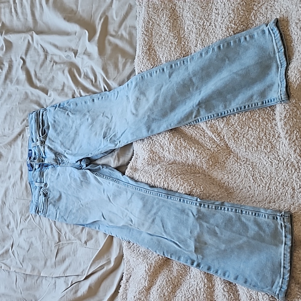 Beautiful Hollister straight flex light blue jeans. (26/30)